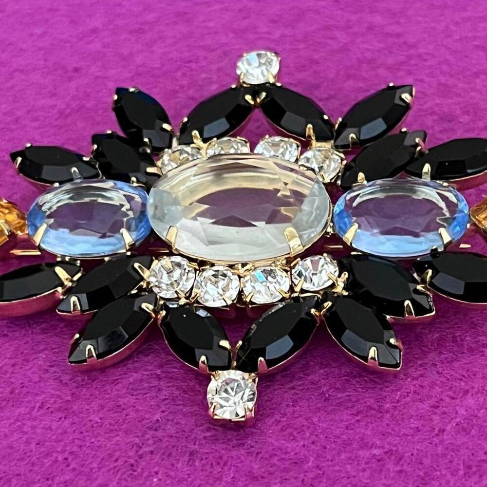 Large Heavy NWT Crystal Multicolor Goldtone Brooch - Blues, Blacks Gold
